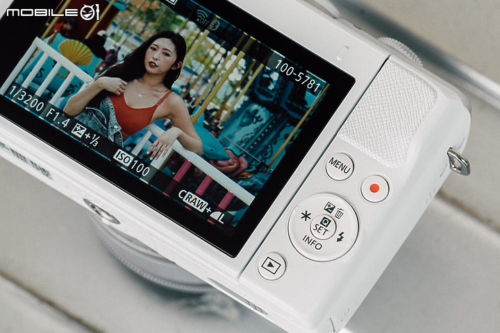 Canon EOS M200 自拍美機|加入眼部 AF 技術‧直式錄影也可以!