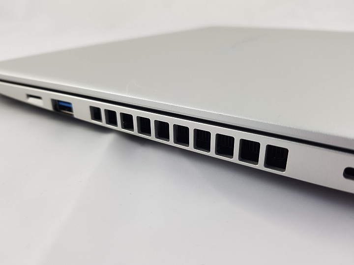 『小亞開箱』dynabook Satellite L40-G 繼承"TOSHIBA"的意志傳承