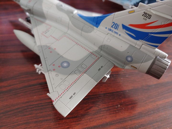 [開箱]1/72 ROCAF MIRAGE 2000-5開箱