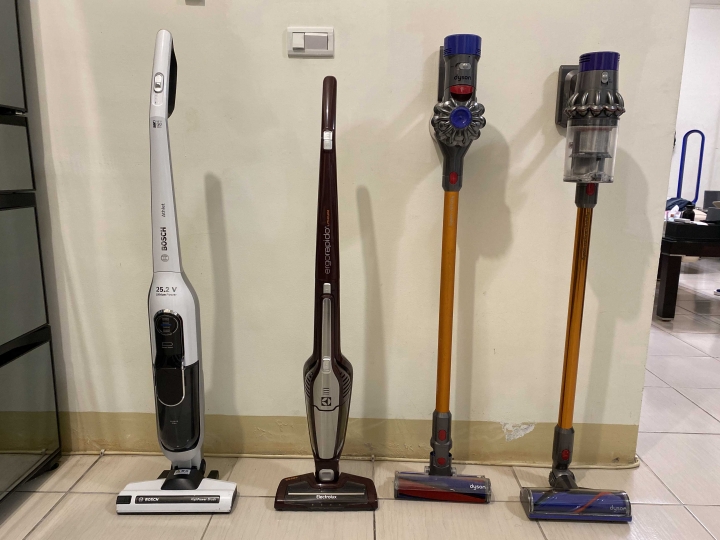 花蓮小鬼屋～一次開箱7台吸塵器 DYSON V8 V10 DC74 . 伊萊克斯 Z B3107. BOSCH BCH6AT25TW .湯姆森 ～跟最近新買的V11~小鬼屋 歷年吸塵器大比拼