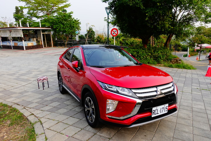 點我看大圖 【感動心得】─=≡Σ((( つ•̀ω•́)つ我與日蝕《ECLIPSE CROSS S-AWC》相見恨晚之上山下海暢遊無阻密境來去自如