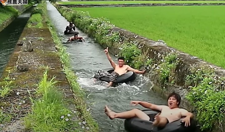 進階版農村滑水道