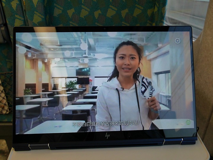 造型吸睛、輕巧便攜、使用順暢 — 商用筆電的最優選 — 《HP EliteBook Dragonfly》體驗心得