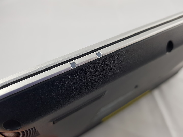 『小亞開箱』dynabook Satellite L40-G 繼承"TOSHIBA"的意志傳承