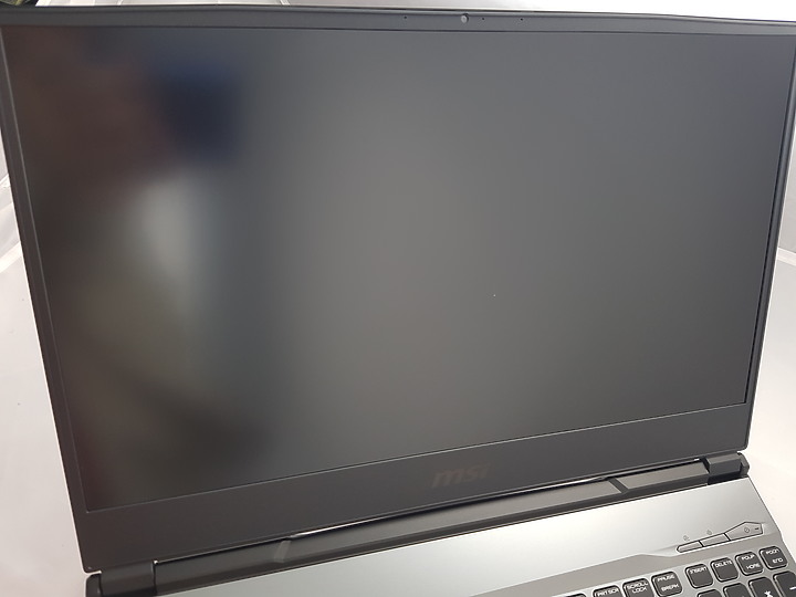 「小亞開箱」MSI GP65 Leopard 9SE 電競筆電，非用我不可