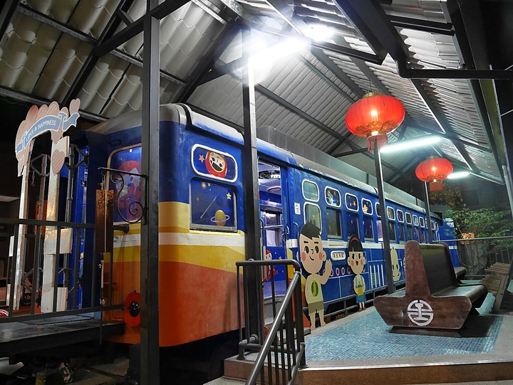 【是食記也是遊記】臺中市 北區 香蕉新樂園 — 營運了30年,即將畢業的臺灣懷舊餐廳