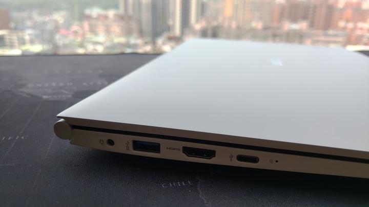 15.6" ~17.3"筆電該怎麼選? 電競、輕薄、蘋果MBP?最終選擇微開箱