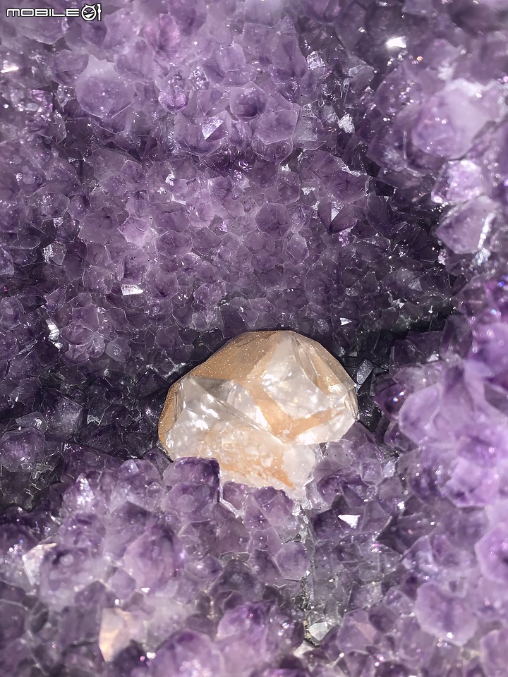 紫水晶原石 晶中有晶