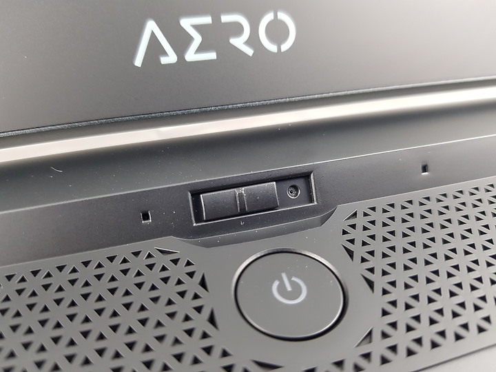 點我看大圖 【小宅開箱】【評測】技嘉GIGABYTE AERO 17 XB 第十代 全新跨界筆電 顛覆你的想像