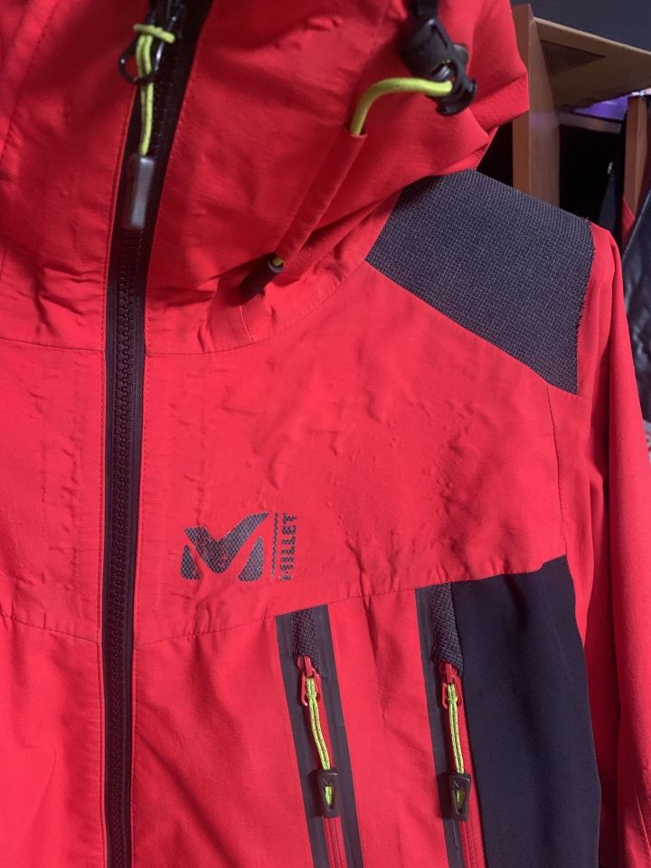 這件gore-tex外套還能修嗎