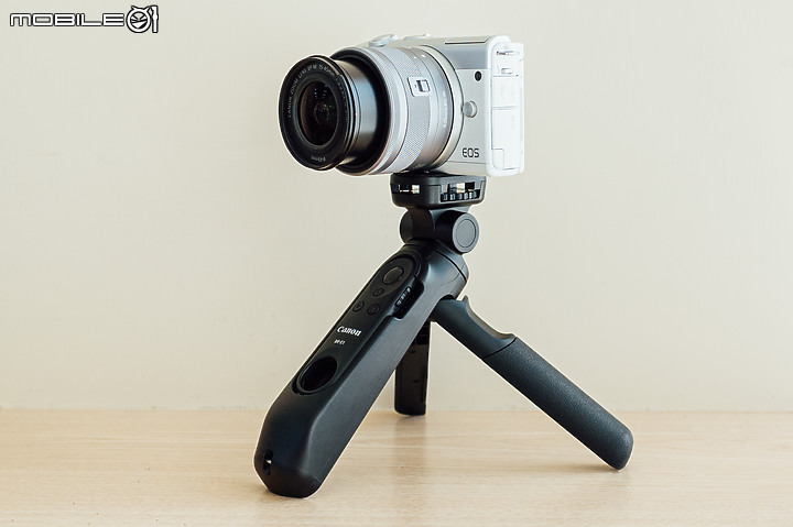 Canon EOS M200 自拍美機｜加入眼部 AF 技術‧直式錄影也可以！