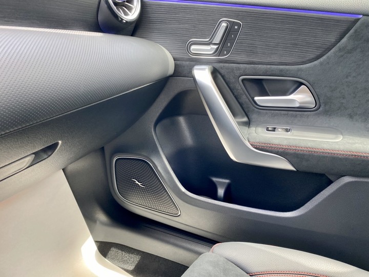 到港至交車6個工作天 - 德訂A200 Sedan 忠於自己的感受 偏執的剛剛好