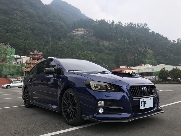兒子開開心心坐Eclipse Cross,但我內心還是愛我的小藍Levorg