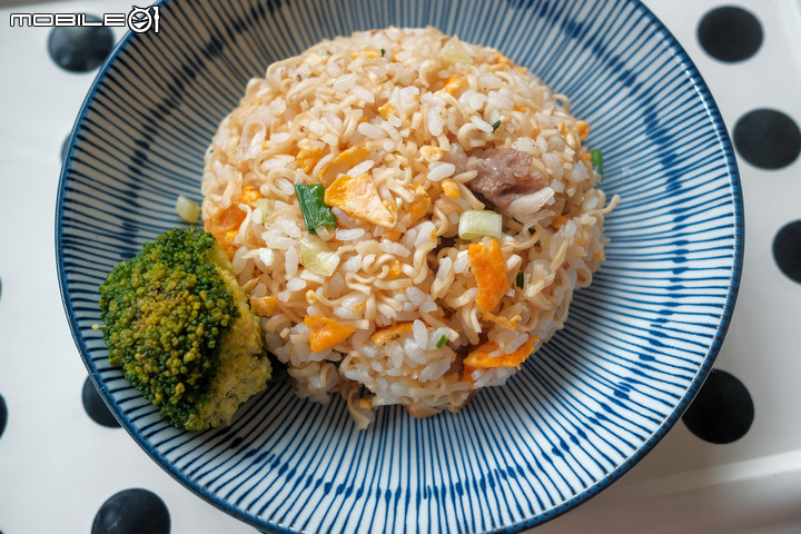 [ 暗黑料理 ] 泡麵炒飯 _ 單身男子的救星 [ 跟老婆吵架適用 ]