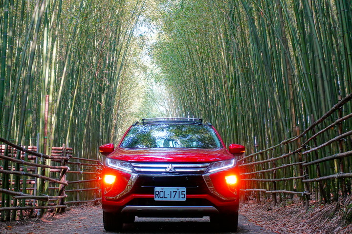 點我看大圖 【感動心得】─=≡Σ((( つ•̀ω•́)つ我與日蝕《ECLIPSE CROSS S-AWC》相見恨晚之上山下海暢遊無阻密境來去自如