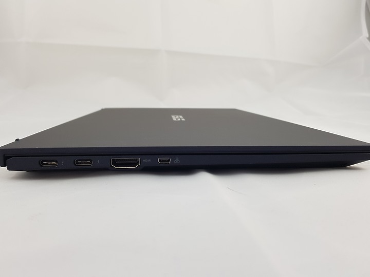 點我看大圖 「小亞開箱」ASUS B9450F 極輕.疾快展現商務該有的風格