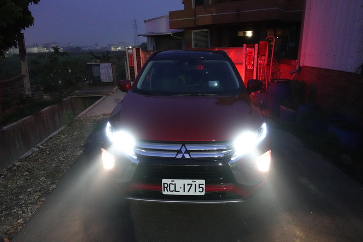 點我看大圖 【感動心得】─=≡Σ((( つ•̀ω•́)つ我與日蝕《ECLIPSE CROSS S-AWC》相見恨晚之上山下海暢遊無阻密境來去自如