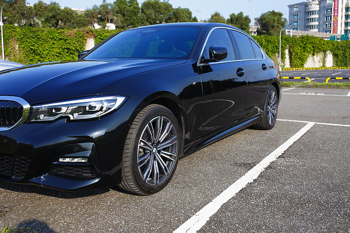 科技讓帥氣操控更完善-BMW G20 320i 滿千公里心得