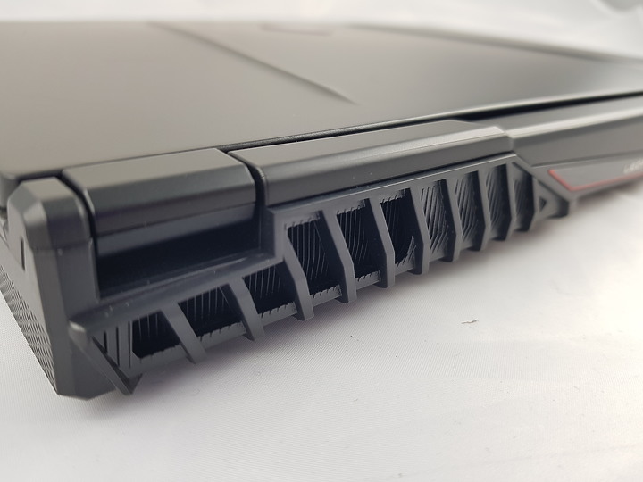 「小亞開箱」MSI GP65 Leopard 9SE 電競筆電，非用我不可