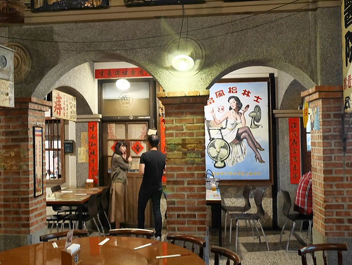 【是食記也是遊記】臺中市 北區 香蕉新樂園 — 營運了30年，即將畢業的臺灣懷舊餐廳