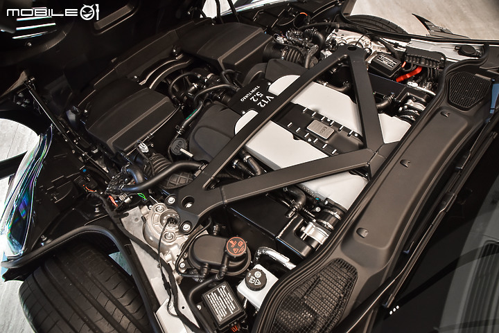 【採訪】敞篷的浪漫,Aston Martin DBS Superleggera Volante/DBS Inspired by DBR1抵台現身!