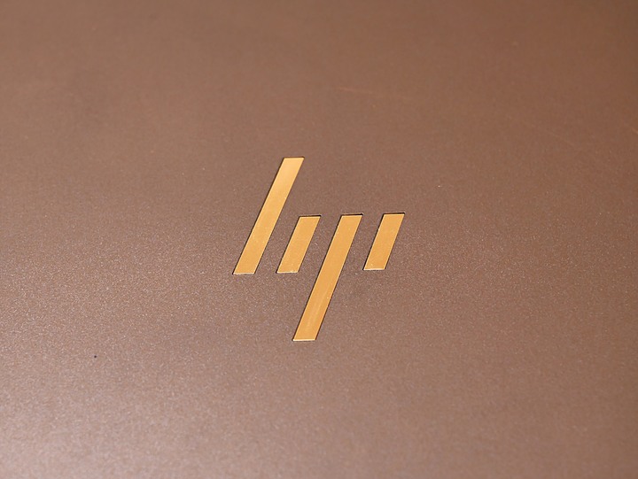 造型吸睛、輕巧便攜、使用順暢 — 商用筆電的最優選 — 《HP EliteBook Dragonfly》體驗心得