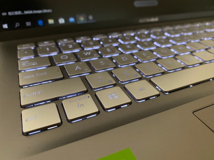 ASUS VivoBook S15 S531不怕黑 來自居家防疫者的開箱