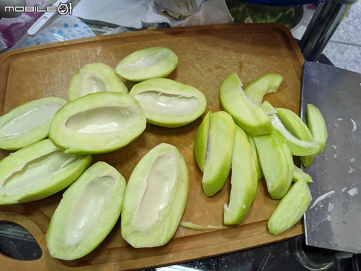 春末夏初就是青芒果的季節,動手來做芒果青吧~~