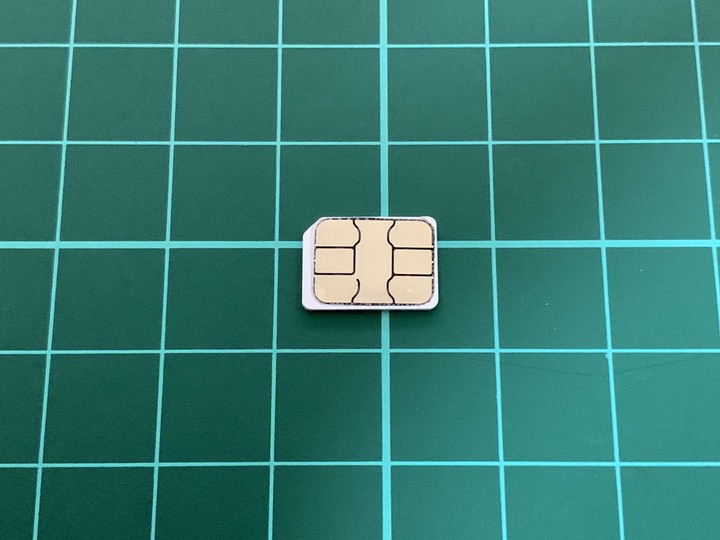 sim卡金手指部分有點歪歪的