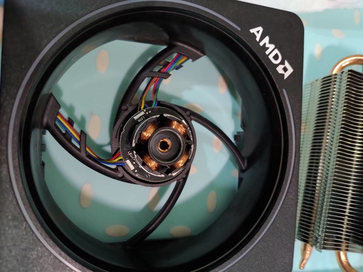 R7-3700X 原廠散熱 一般需要補油!?(使用7個月)