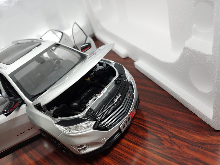 [開箱]1/18 CHEVROLET EQUINOX