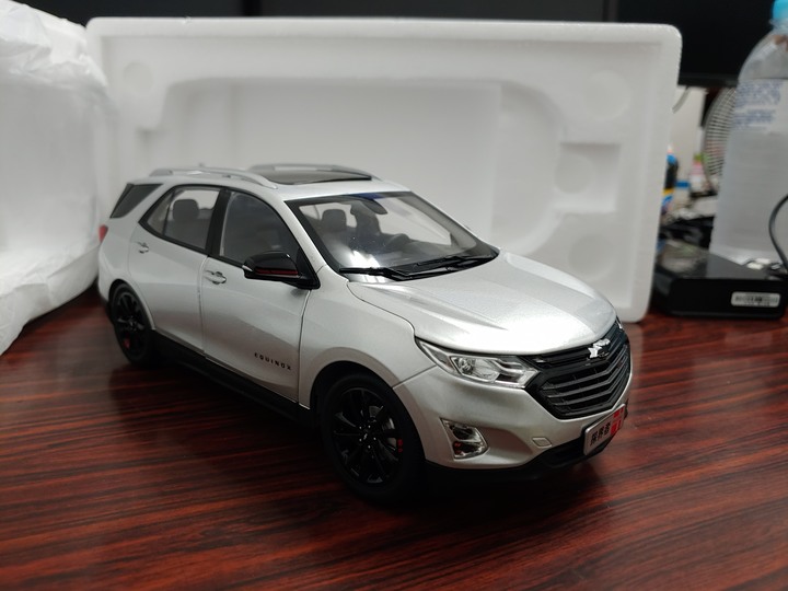 [開箱]1/18 CHEVROLET EQUINOX