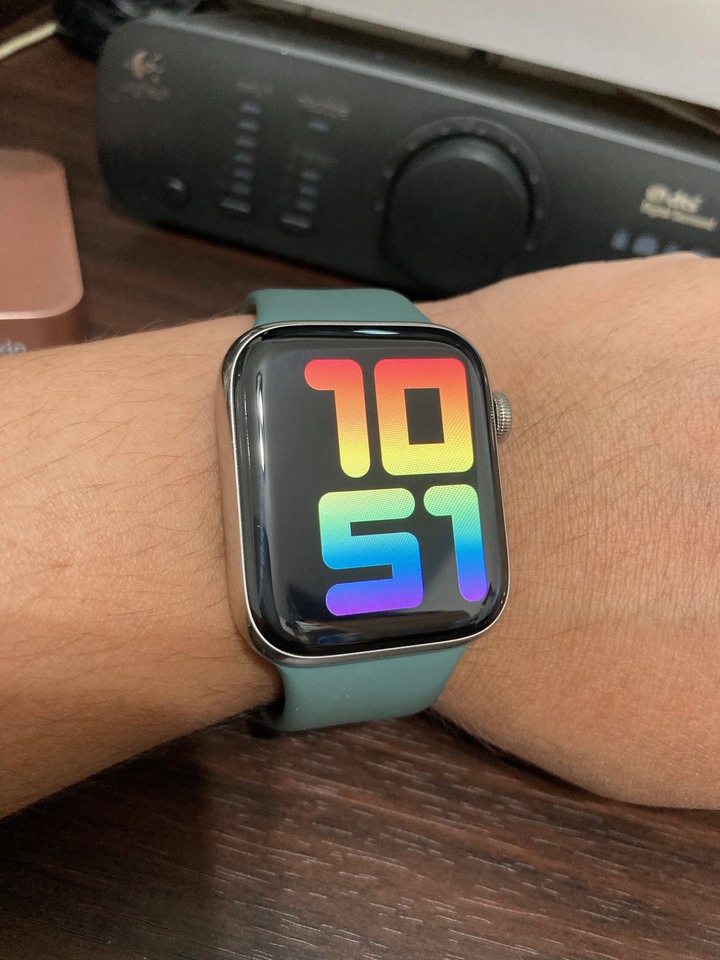 大夥們，更新囉！Apple Watch 4 & 5 推出2020年彩虹錶盤，真水！