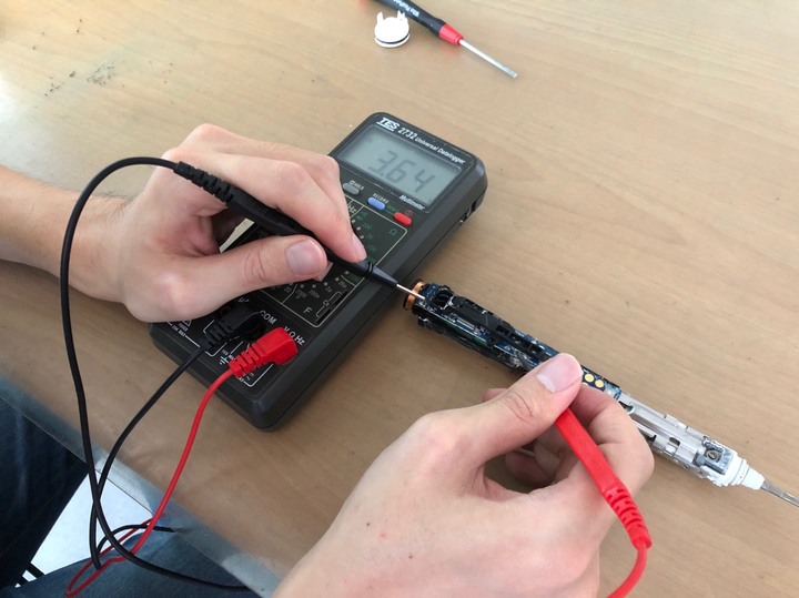 [更新] 飛利浦電動牙刷 HX6930 半年就壞了 (看起來還有2格電，電池沒壞)