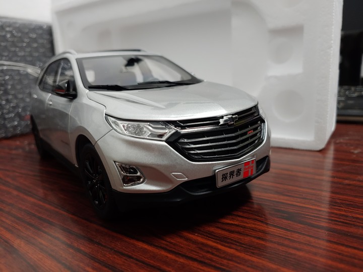 [開箱]1/18 CHEVROLET EQUINOX