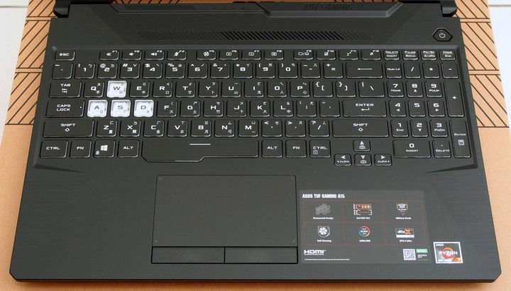 新一代香香機 ASUS TUF GAMING A15 FA506 開箱