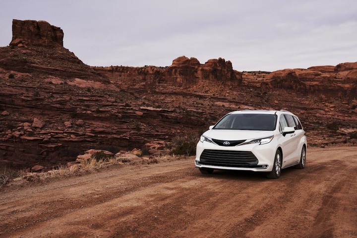 Toyota 第四代Sienna發表！TNGA-K底盤、2.5L Hybrid引擎