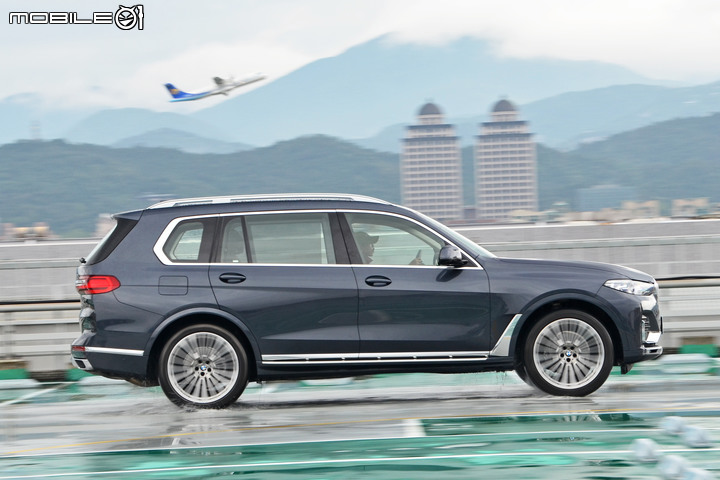 BMW X7 xDrive40i 試駕，旗艦休旅典範正是如此！