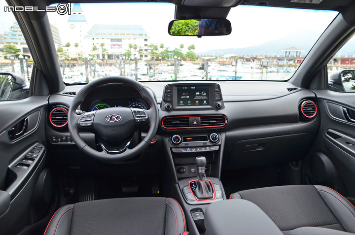 Hyundai Kona Hybrid 試駕,油電休旅新勢力!