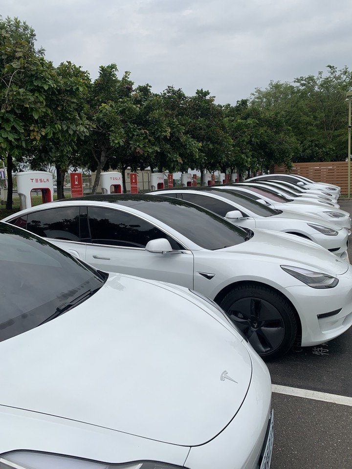[開箱] 從Mazda 3到Model 3 5000公里用車心得分享