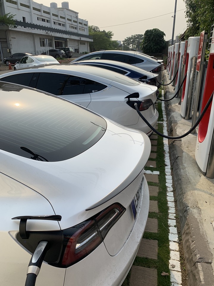 [開箱] 從Mazda 3到Model 3 5000公里用車心得分享