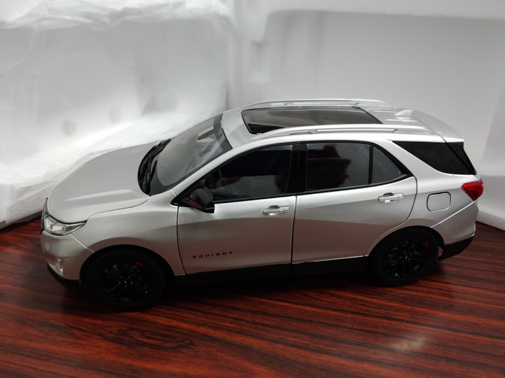 [開箱]1/18 CHEVROLET EQUINOX
