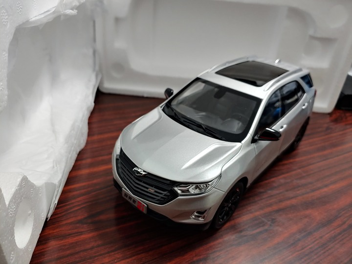 [開箱]1/18 CHEVROLET EQUINOX