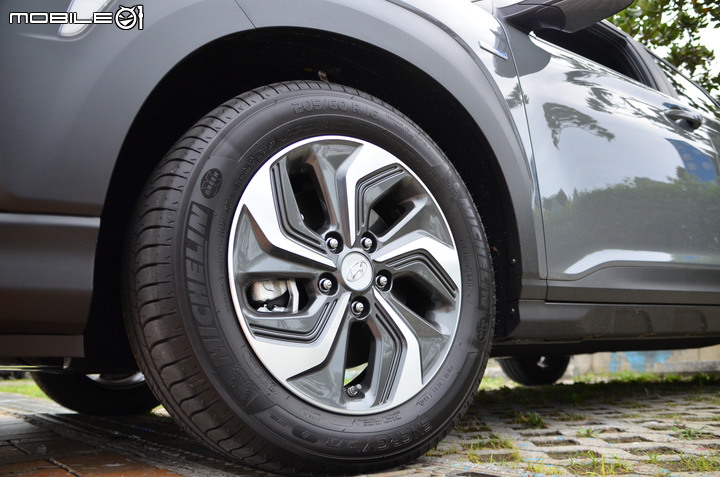 Hyundai Kona Hybrid 試駕,油電休旅新勢力!
