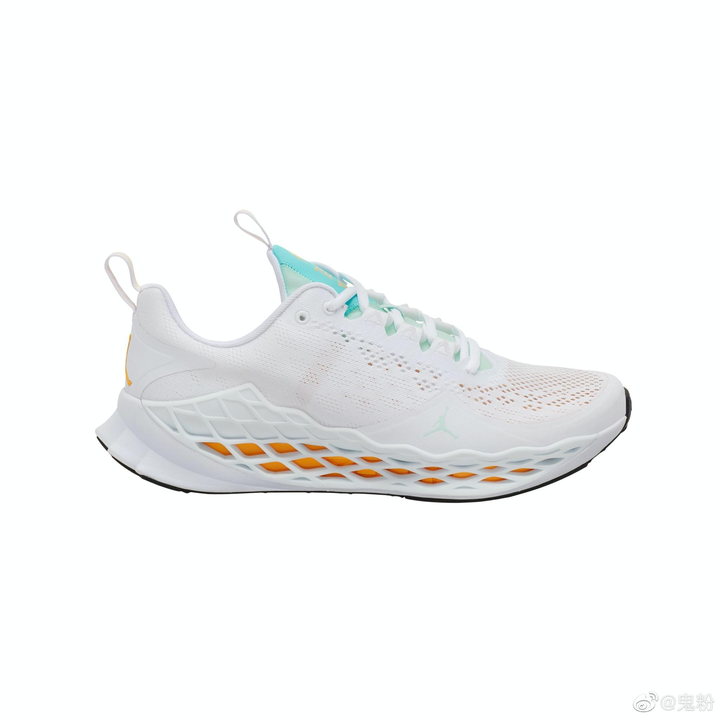 Jordan品牌推出Trunner Ultimate跑步鞋款 辨識度極高的菱格紋結構!