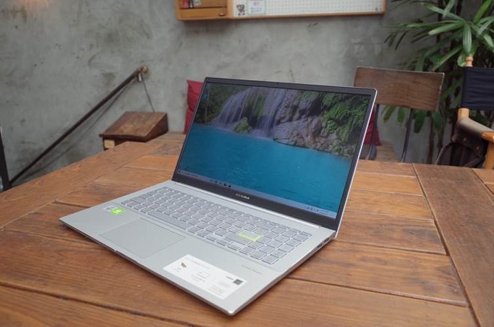 ASUS VivoBook S533 15.6吋 幻彩白,白色控必敗款開箱分享!