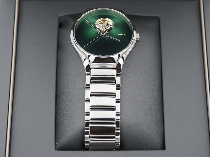 一窺極簡美學的 Rado True Secret 機械腕錶(開箱)