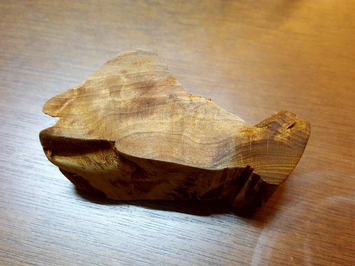 木頭磨到600表面顏色變灰灰的，原來是要上凡士林or嬰兒油