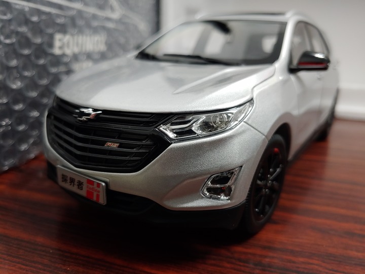 [開箱]1/18 CHEVROLET EQUINOX