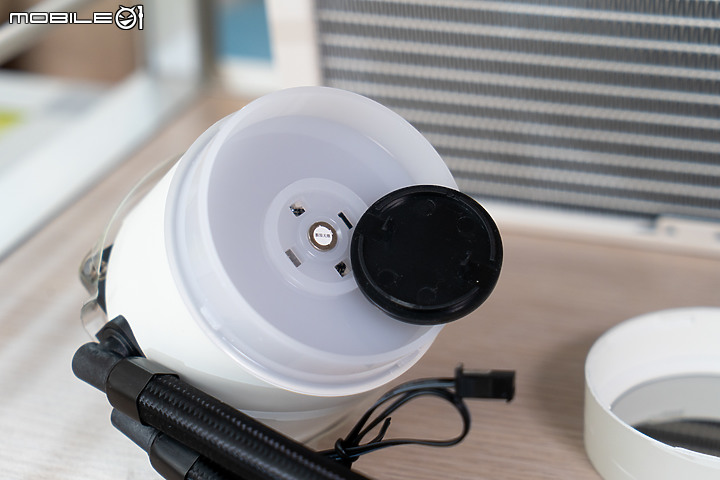 點我看大圖 阻斷夏日炎熱的白色沁涼 DeepCool Gamer Storm Castle 240EX White